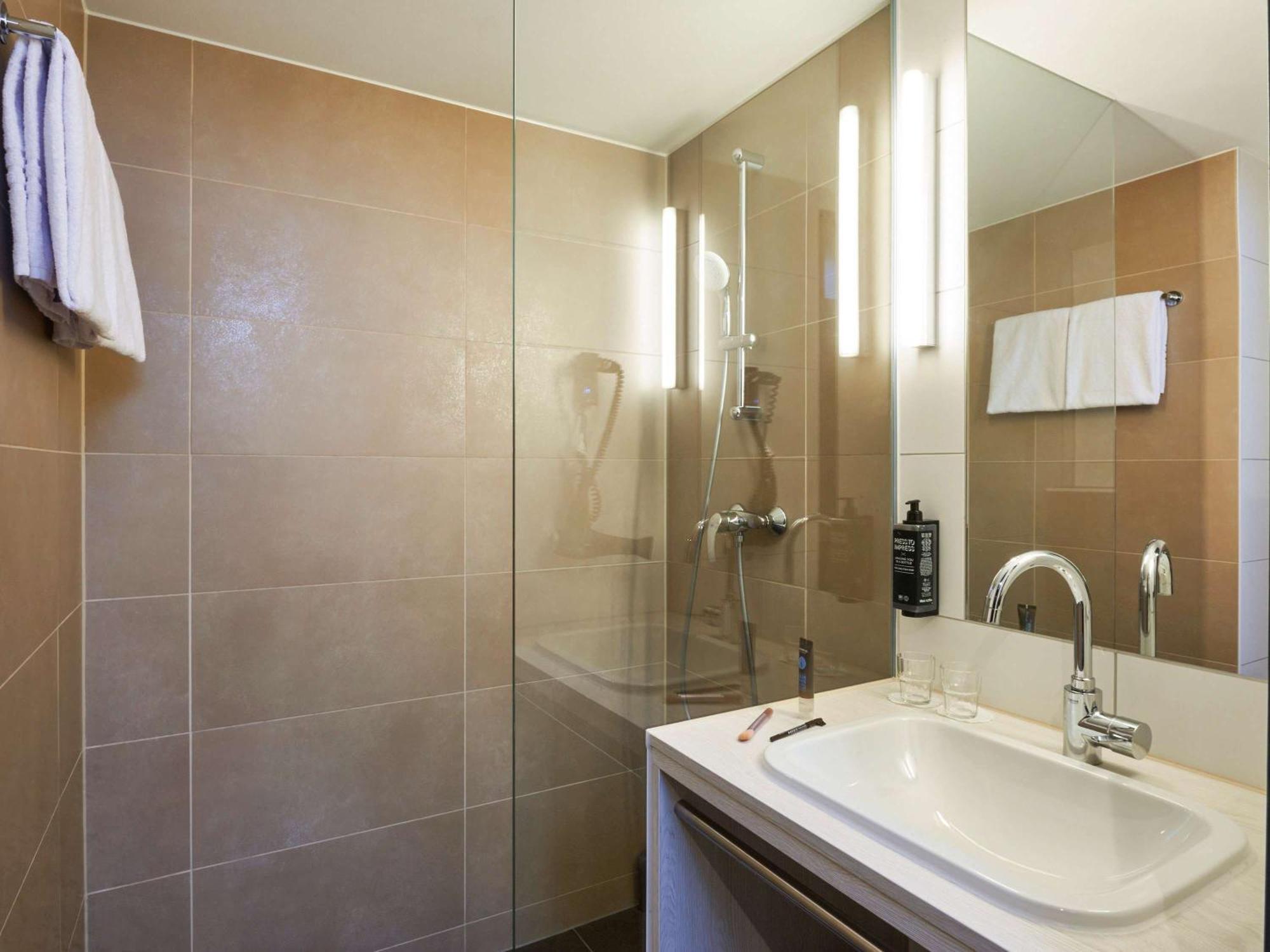 Отель Ibis Styles Зинген Экстерьер фото